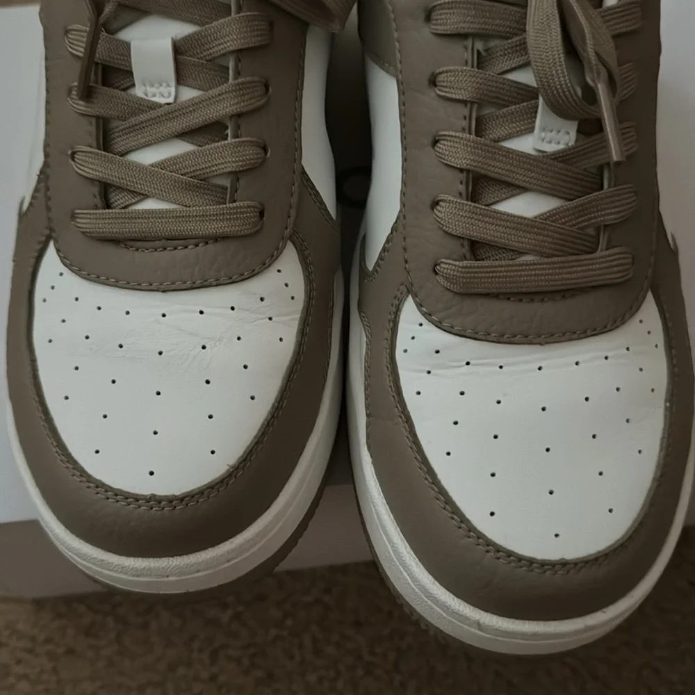 Alo yoga recovery sneaker. - Picture 5 of 6